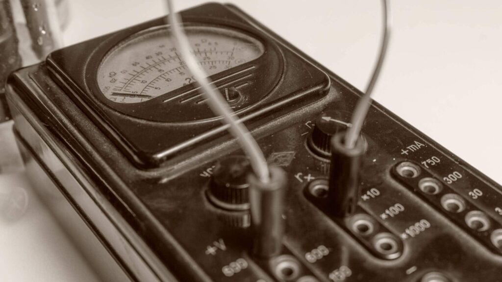 Multimètre analogique