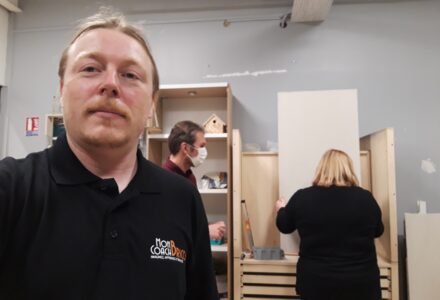 Josselin Dehennaut lors d'une activité bricolage