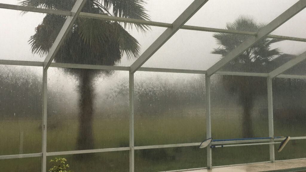 Abri de piscine pour faciliter entretient