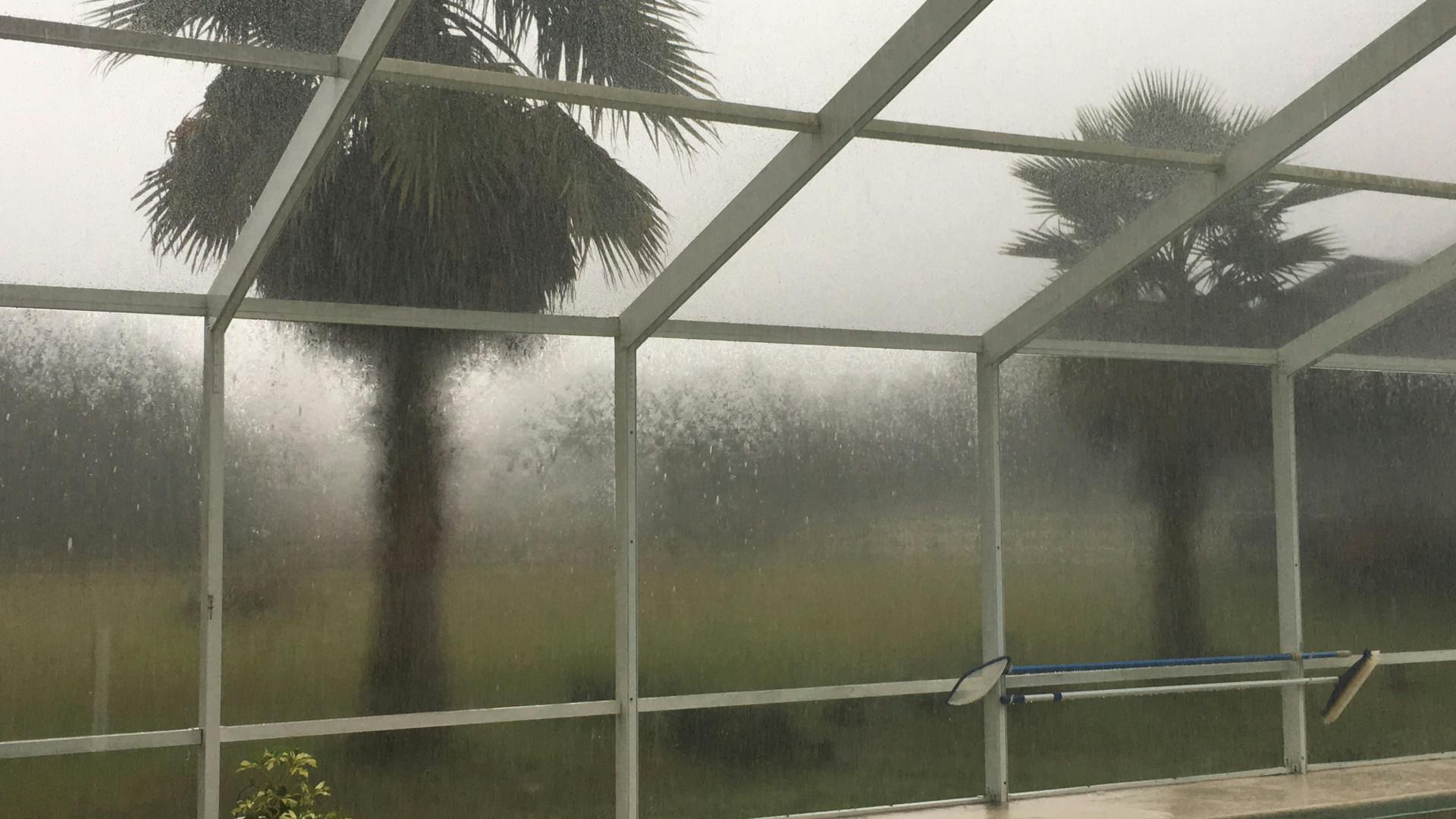 Abri de piscine pour faciliter entretient